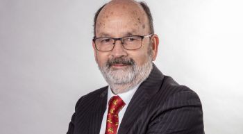 Académico Carlos Torres asumirá como director de Formación Continua