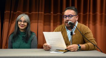 Gloria Peña presentó su libro “La cruda niñez” en el marco del aniversario de Estudios Generales UBB