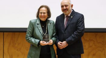 Comunidad UBB reconoce trayectoria de la exprorrectora y profesora titular Julia Fawaz Yissi
