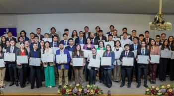 Unidad de Formación Integral tituló a 90 estudiantes de diplomados en la sede Concepción