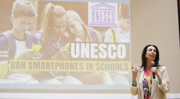 Por proyecto de ley: Experta advierte sobre los riesgos del uso excesivo de pantallas en la infancia en la UBB