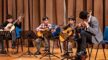Estudiantes de guitarra clásica dieron prueba de su talento en recital junto al profesor Álex Panes  