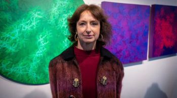Galería FEDUH exhibe obras de la artista visual Evelyn Rozas hasta el 7 de agosto 