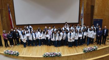 Primera generación de Medicina UBB inicia su formación clínica con investidura