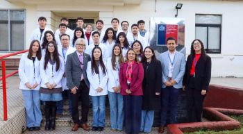 Medicina UBB marca un hito regional con el inicio de actividades prácticas de su primera generación en el Hospital de San Carlos