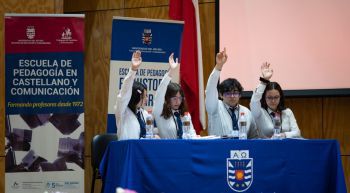 Ocho establecimientos avanzan a la segunda etapa del Torneo Escolar de Debate de la UBB